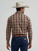Wrangler Men's Wrinkle Resistant Long Sleeve Biscotti Snap Shirt