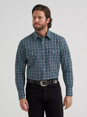Wrangler Men's Wrinkle Resistant Long Sleeve Storm Snap Shirt