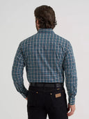 Wrangler Men's Wrinkle Resistant Long Sleeve Storm Snap Shirt