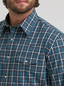 Wrangler Men's Wrinkle Resistant Long Sleeve Storm Snap Shirt